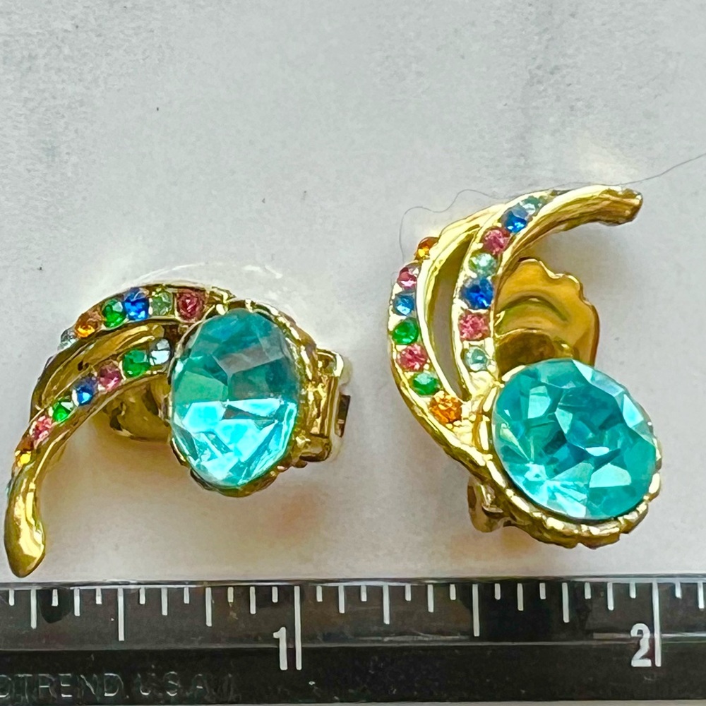 Vintage Elegant Gold and Blue crystals clip on Earrings - Picture 5 of 6